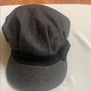 Gray hat with black bow on side